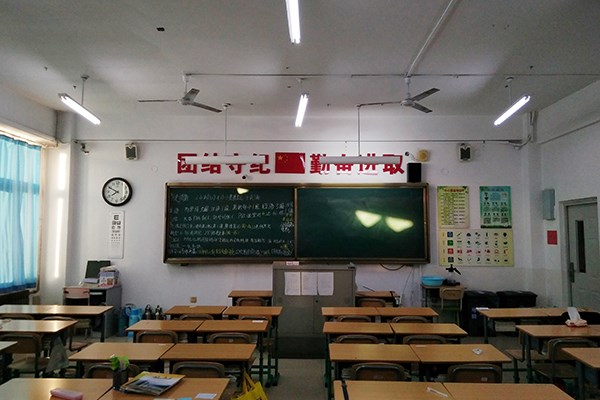 烟台某中学健康LED面板灯改造案例