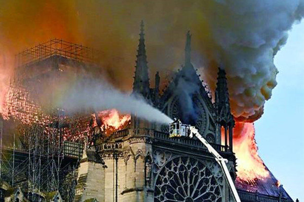 巴黎圣母院的大火带走了将近千年的文化
