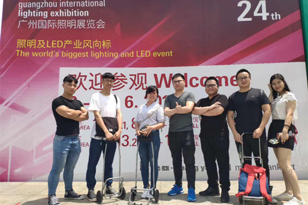 胜世华通团队走访2019年广州国际照明展览会