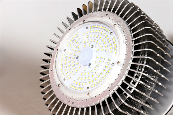 LED灯具都会伤眼睛？胜世华通照明告诉你真相